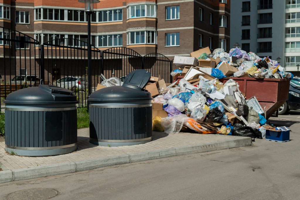 נטרול ריחות אשפה ברחובות